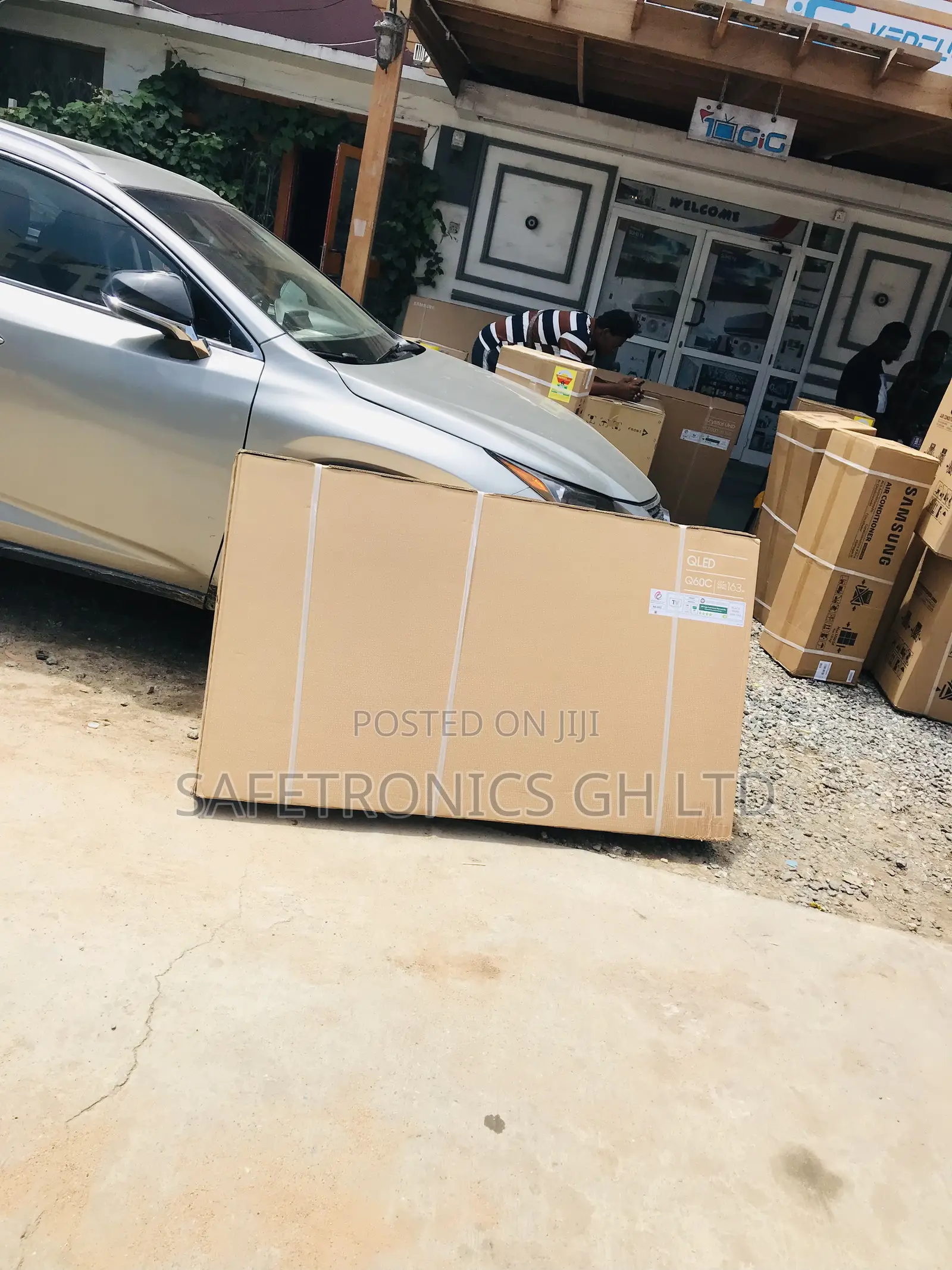 Smart Black Samsung Glossy Qled Q60c 65 Inches Electric Tv