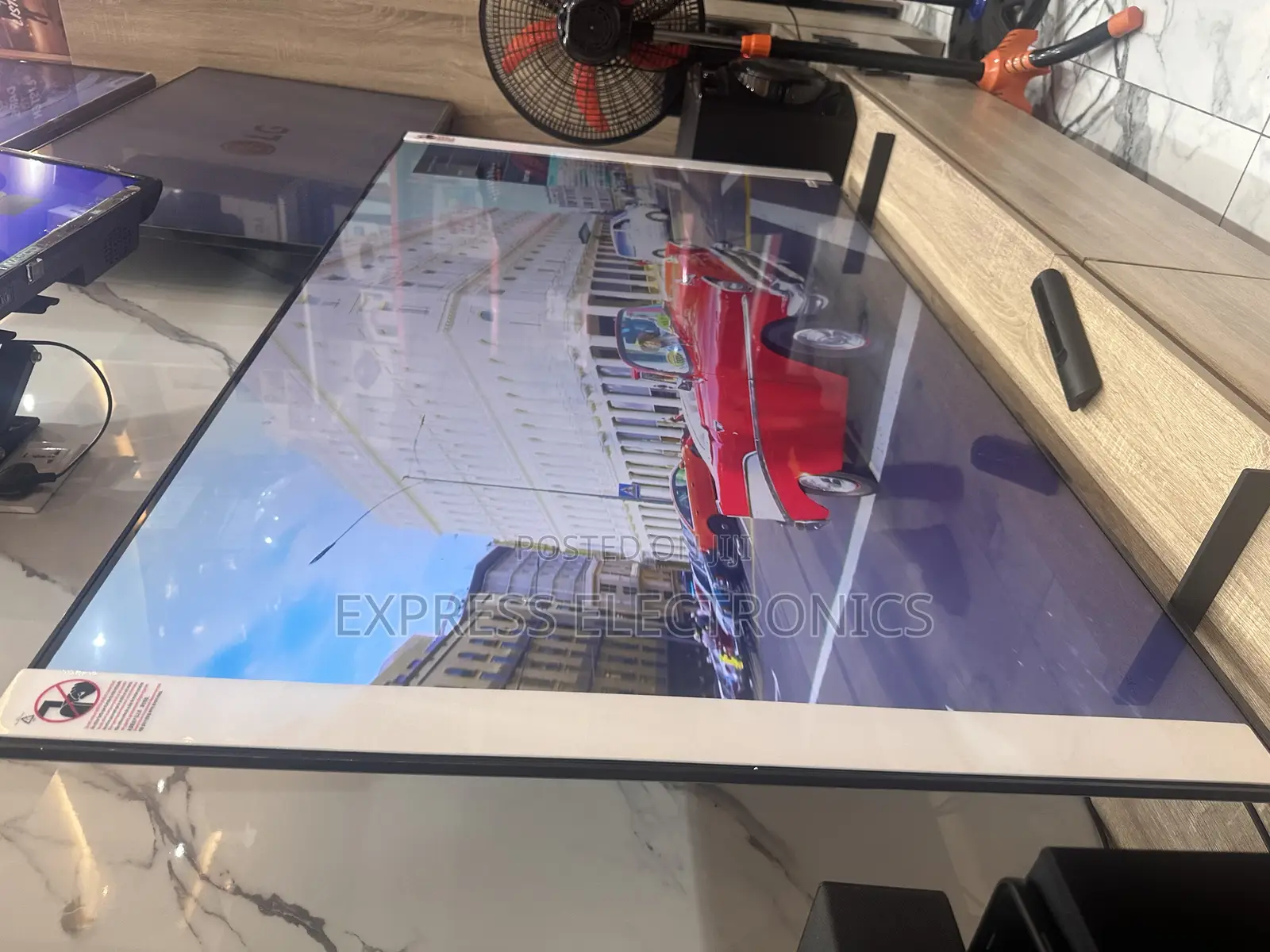 Slim Design Samsung UHD Smart Glossy Slim Tv.