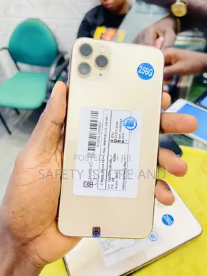 New Apple iPhone 11 Pro Max 256 GB Gold