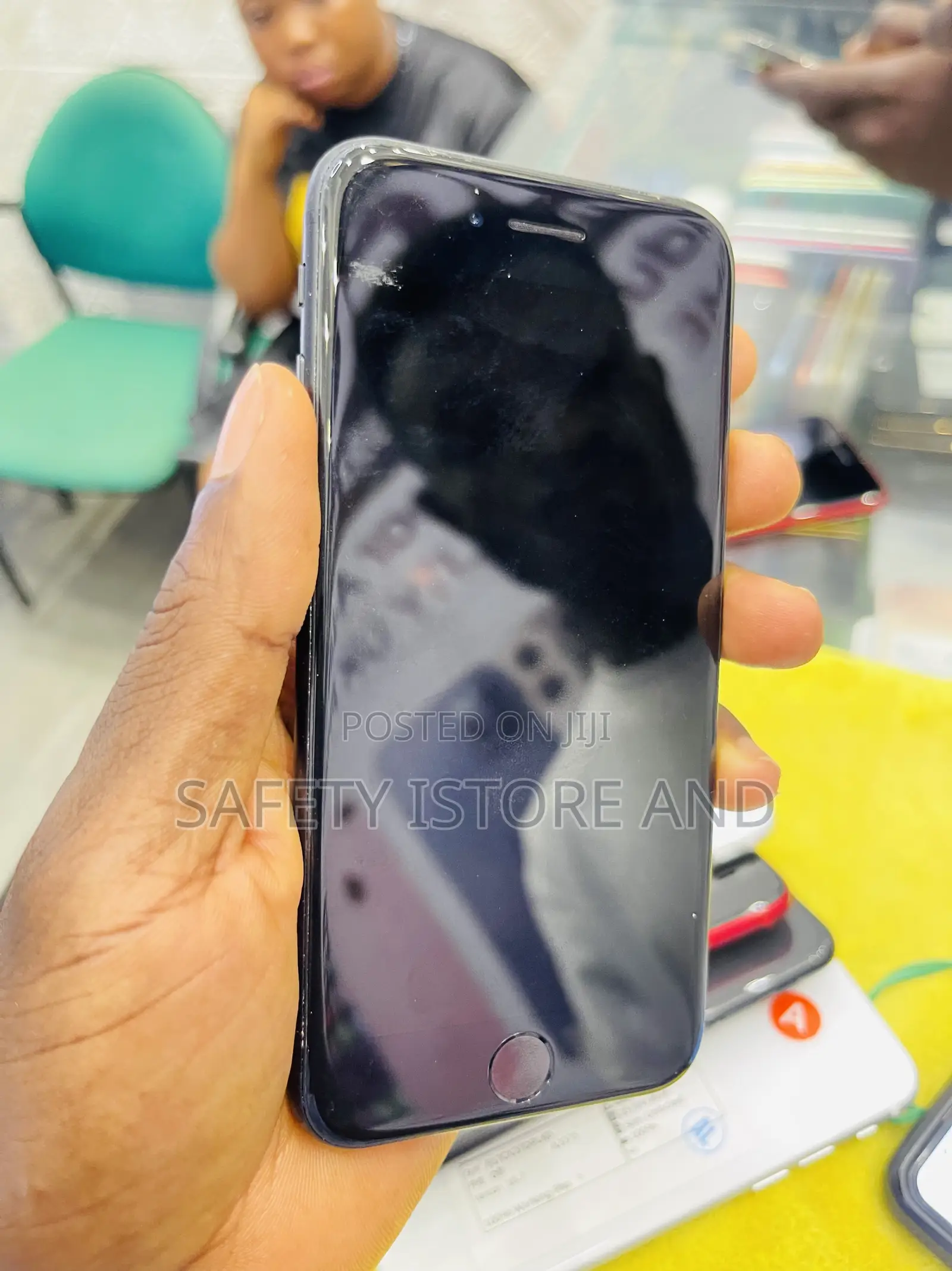 New Apple iPhone SE (2020) 128 GB Black