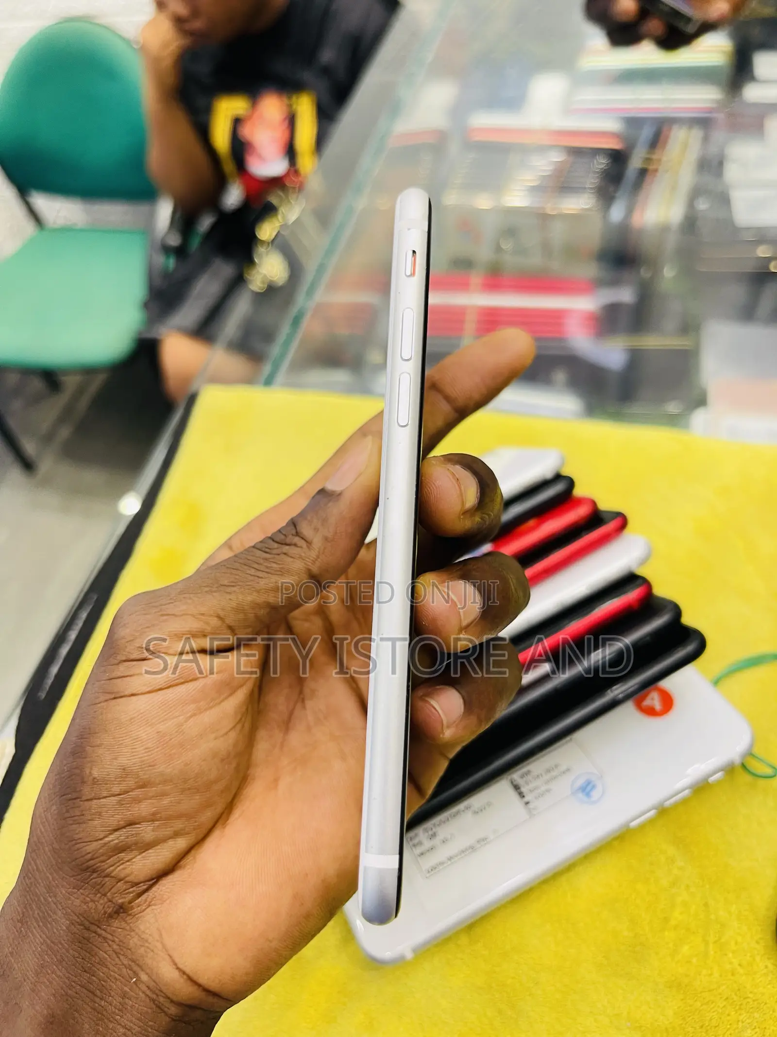 New Apple iPhone SE (2020) 128 GB White