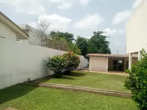 7bdrm House in Skm, Dzorwulu for sale