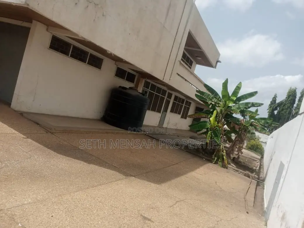 7bdrm House in Skm, Dzorwulu for sale