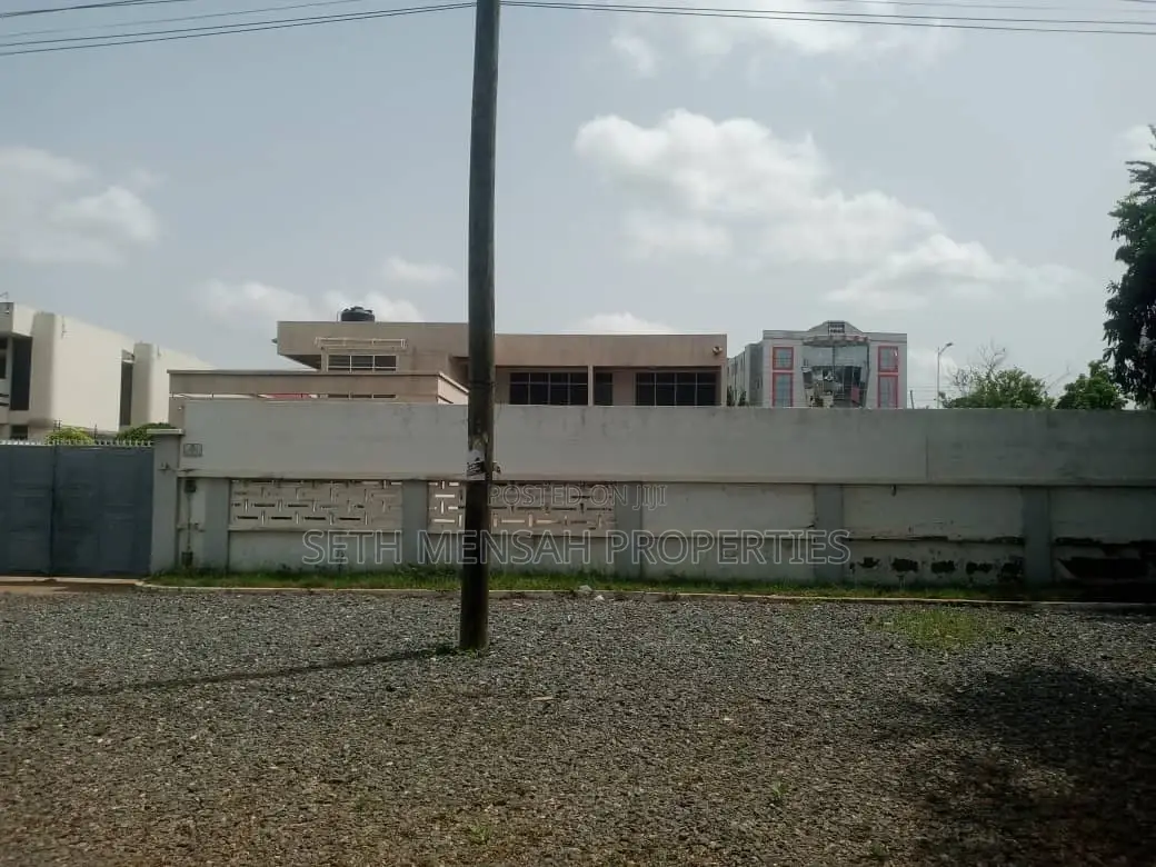 7bdrm House in Skm, Dzorwulu for sale