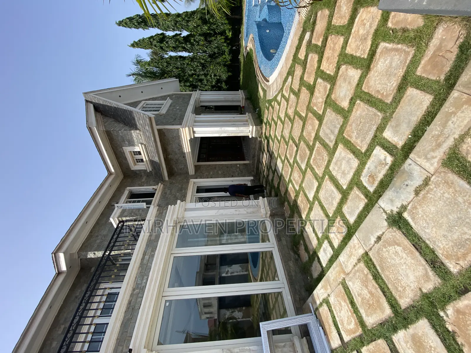 4bdrm Mansion in Tseaddo, Airport Residential Area for sale
