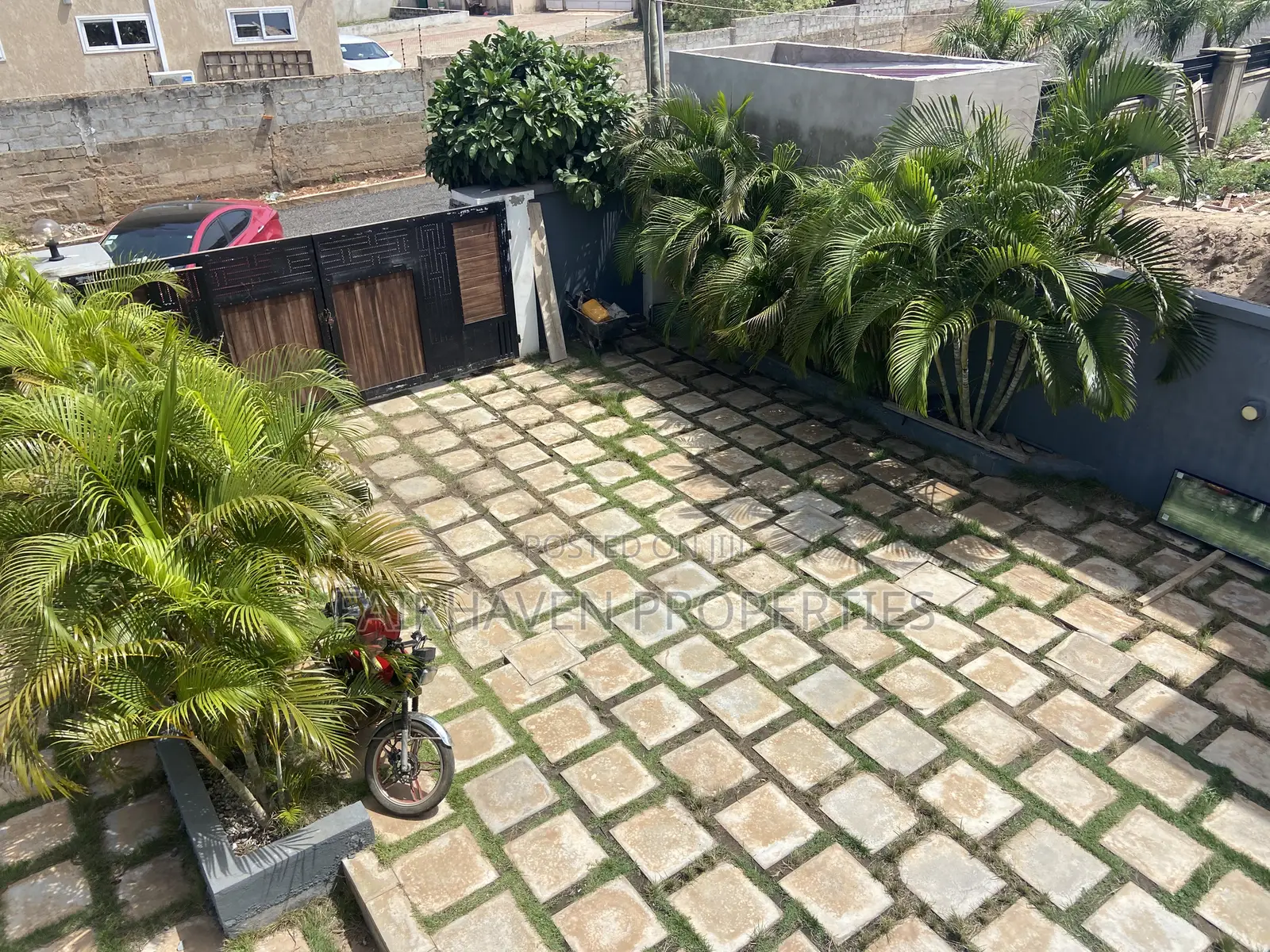 4bdrm Mansion in Tseaddo, Airport Residential Area for sale