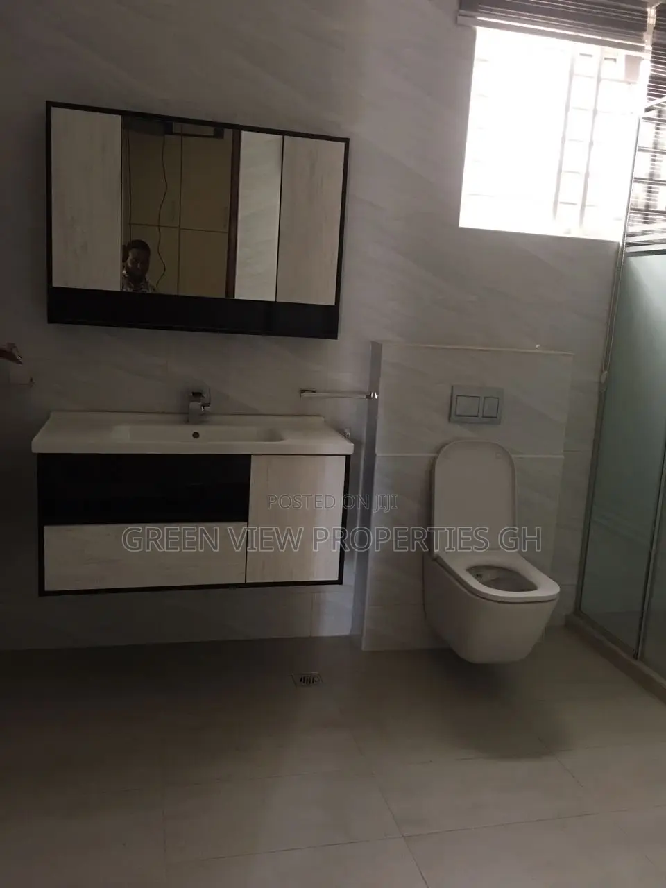 4bdrm Duplex in West Hills Mall Area for sale