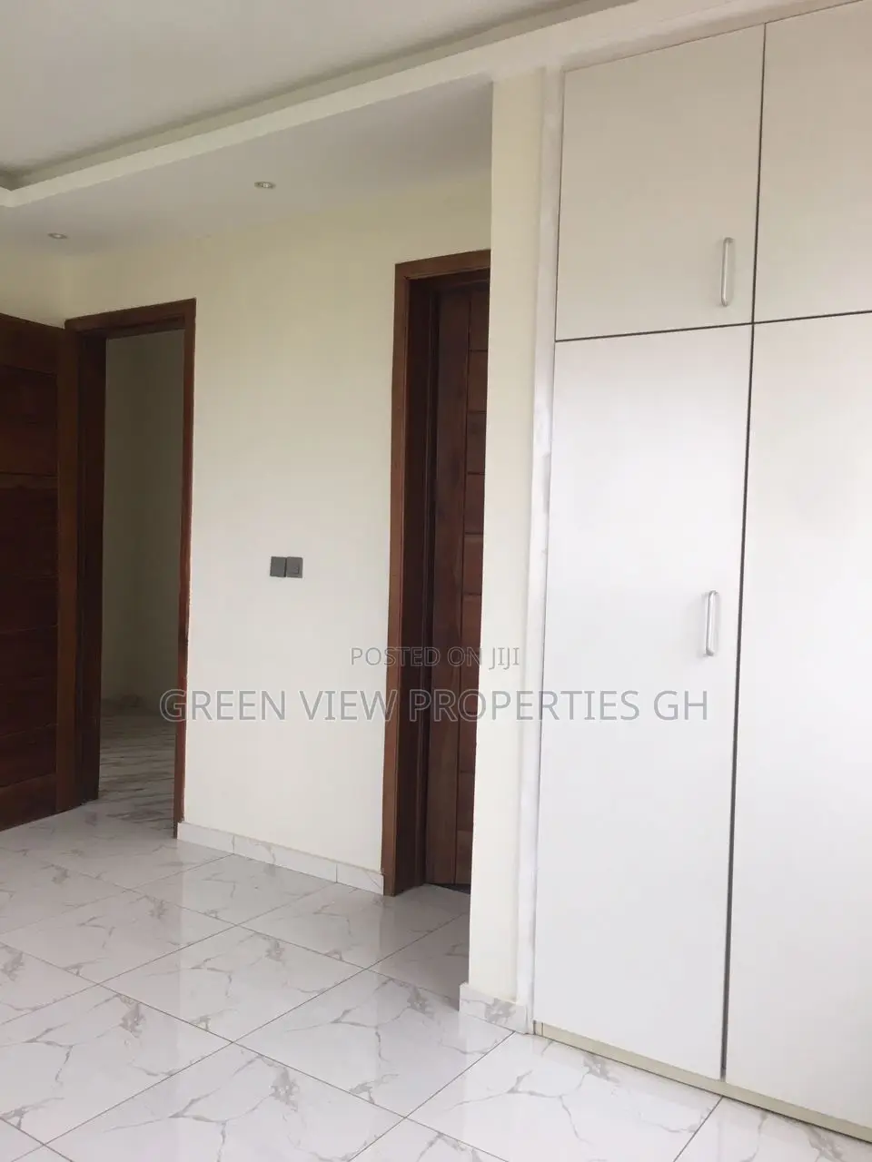 4bdrm Duplex in West Hills Mall Area for sale