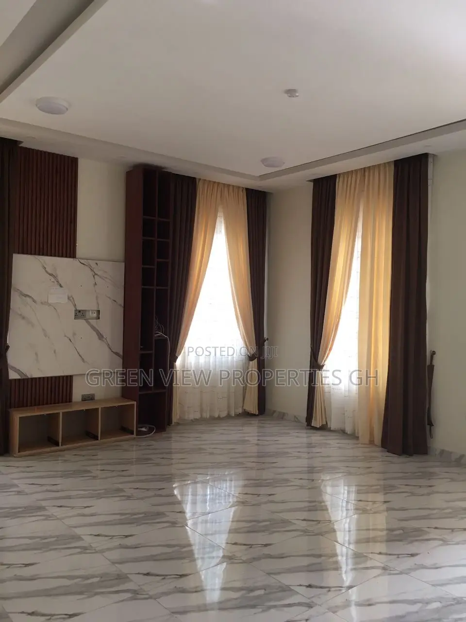 4bdrm Duplex in West Hills Mall Area for sale
