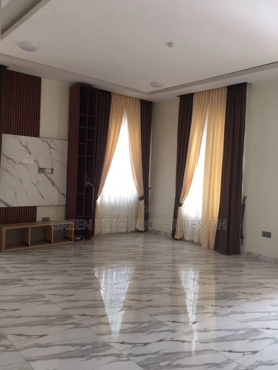 4bdrm Duplex in West Hills Mall Area for sale
