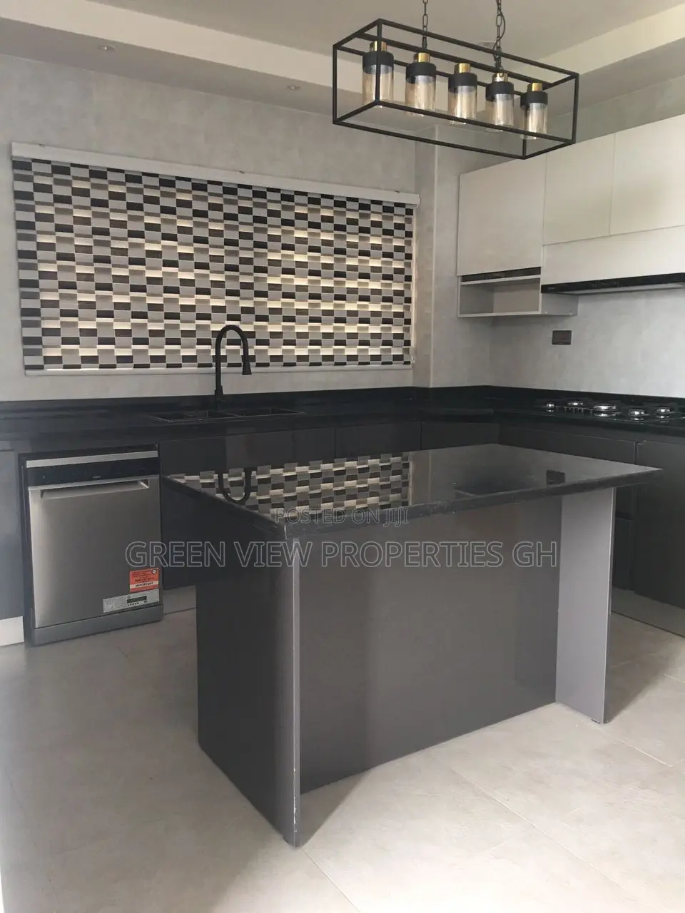 4bdrm Duplex in West Hills Mall Area for sale