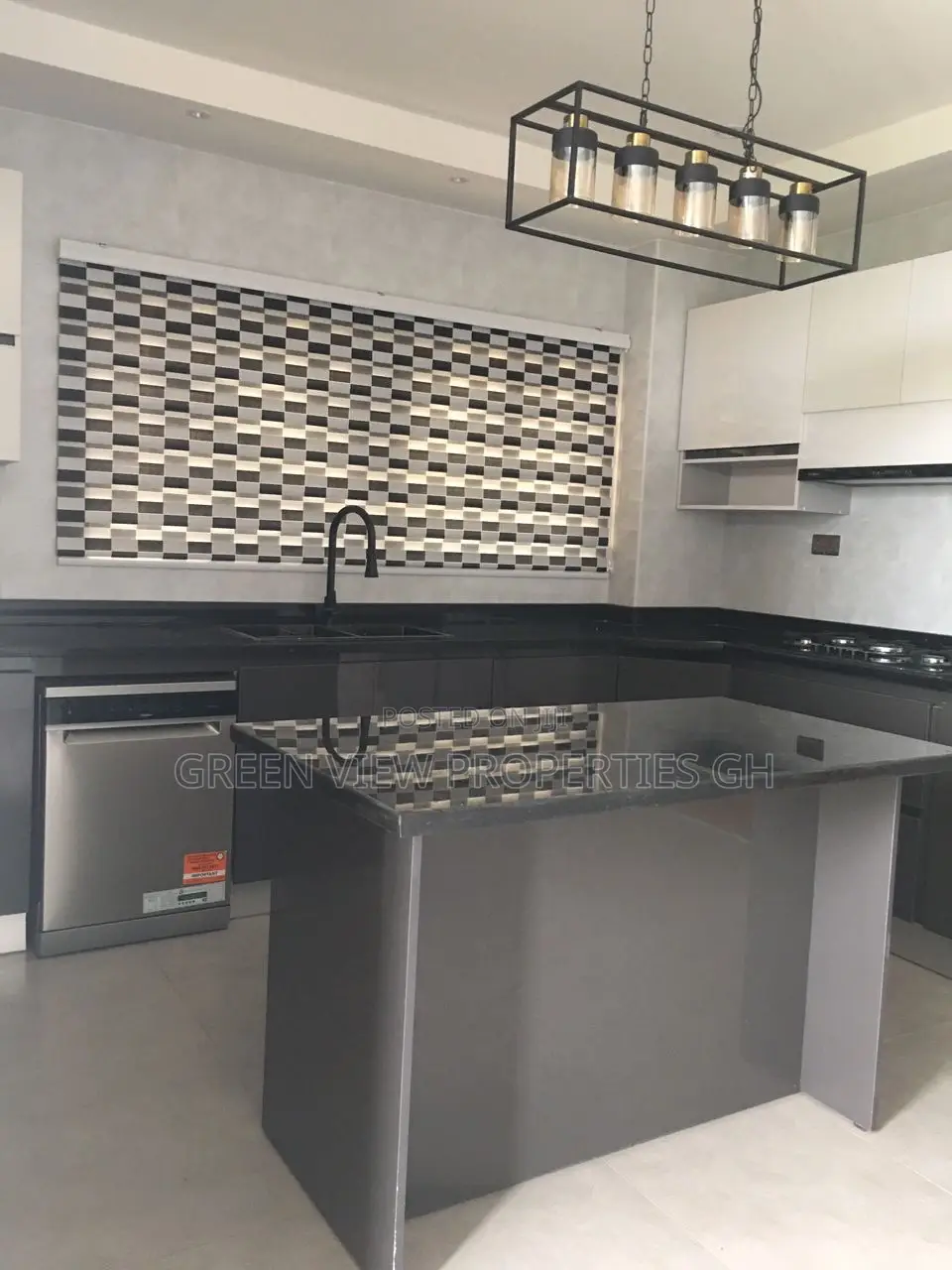 4bdrm Duplex in West Hills Mall Area for sale