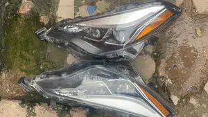 Toyota Corolla 2017 ES/ Sports Headlight Available