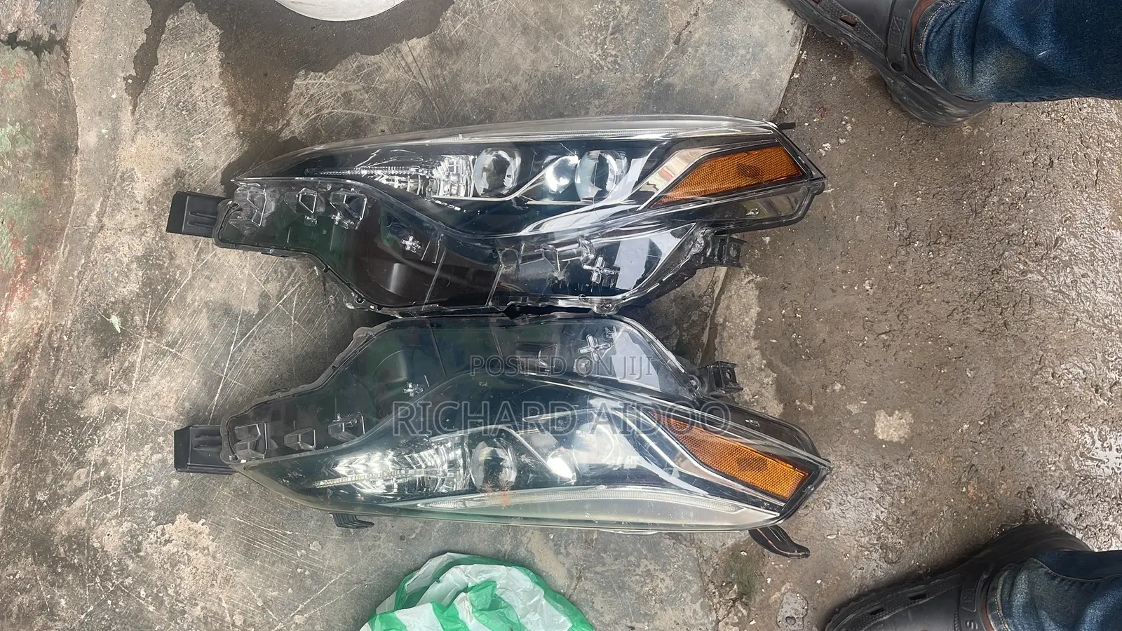 Toyota Corolla 2017 ES/ Sports Headlight Available
