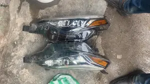 Toyota Corolla 2017 ES/ Sports Headlight Available