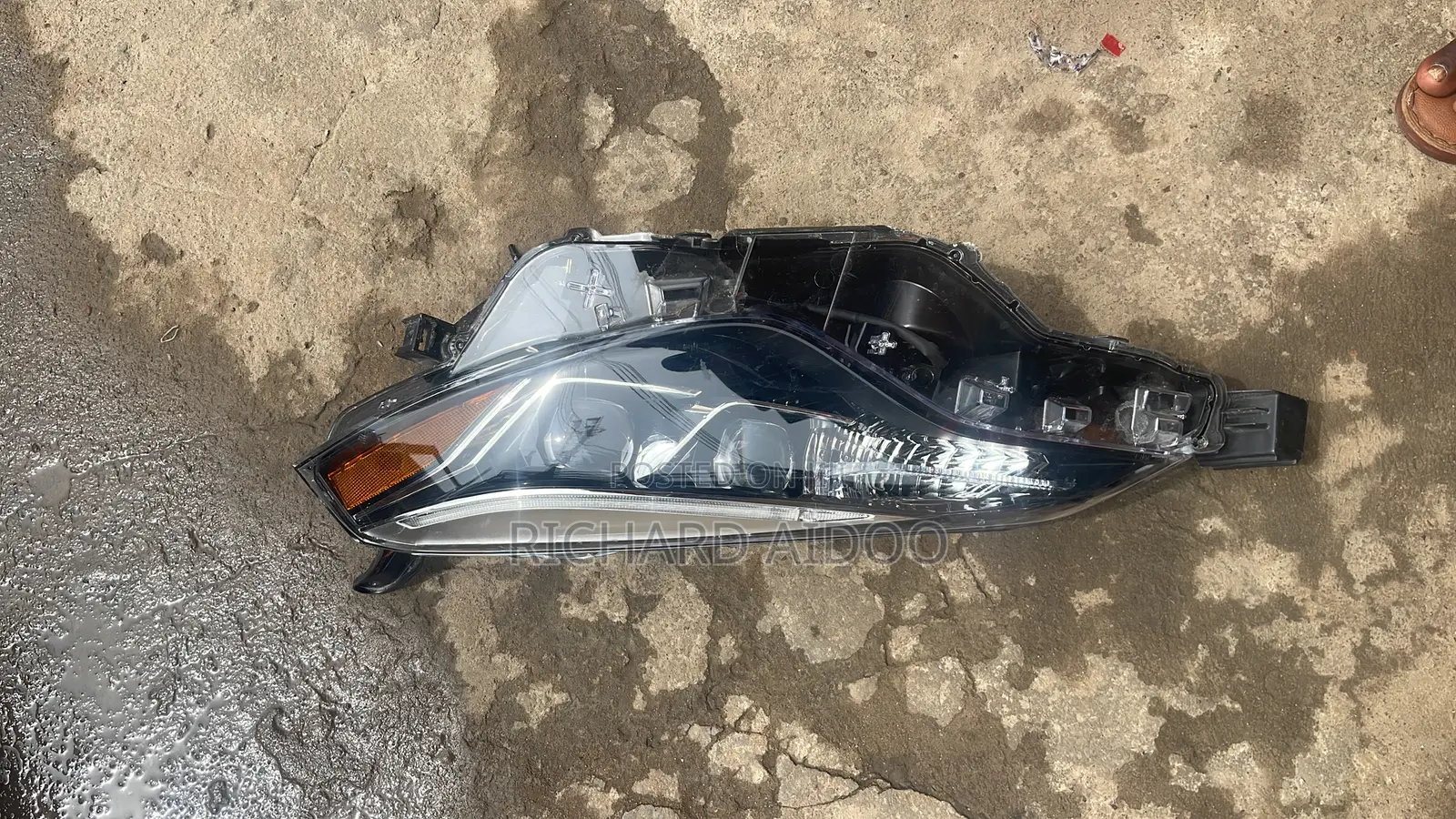 Toyota Corolla 2017 ES/ Sports Headlight Available