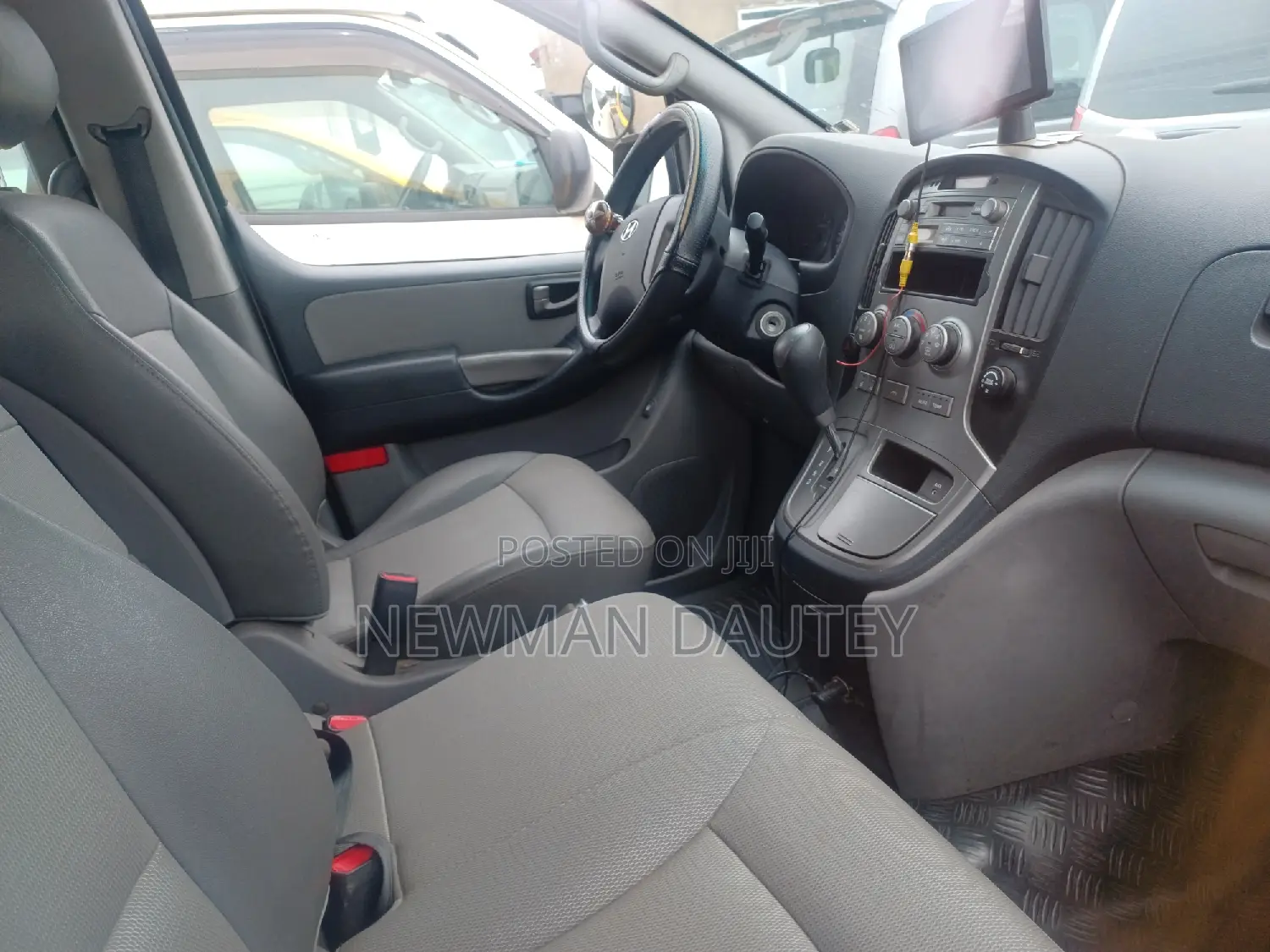 Hyundai Starex 2012 Yellow
