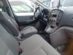 Hyundai Starex 2012 Yellow