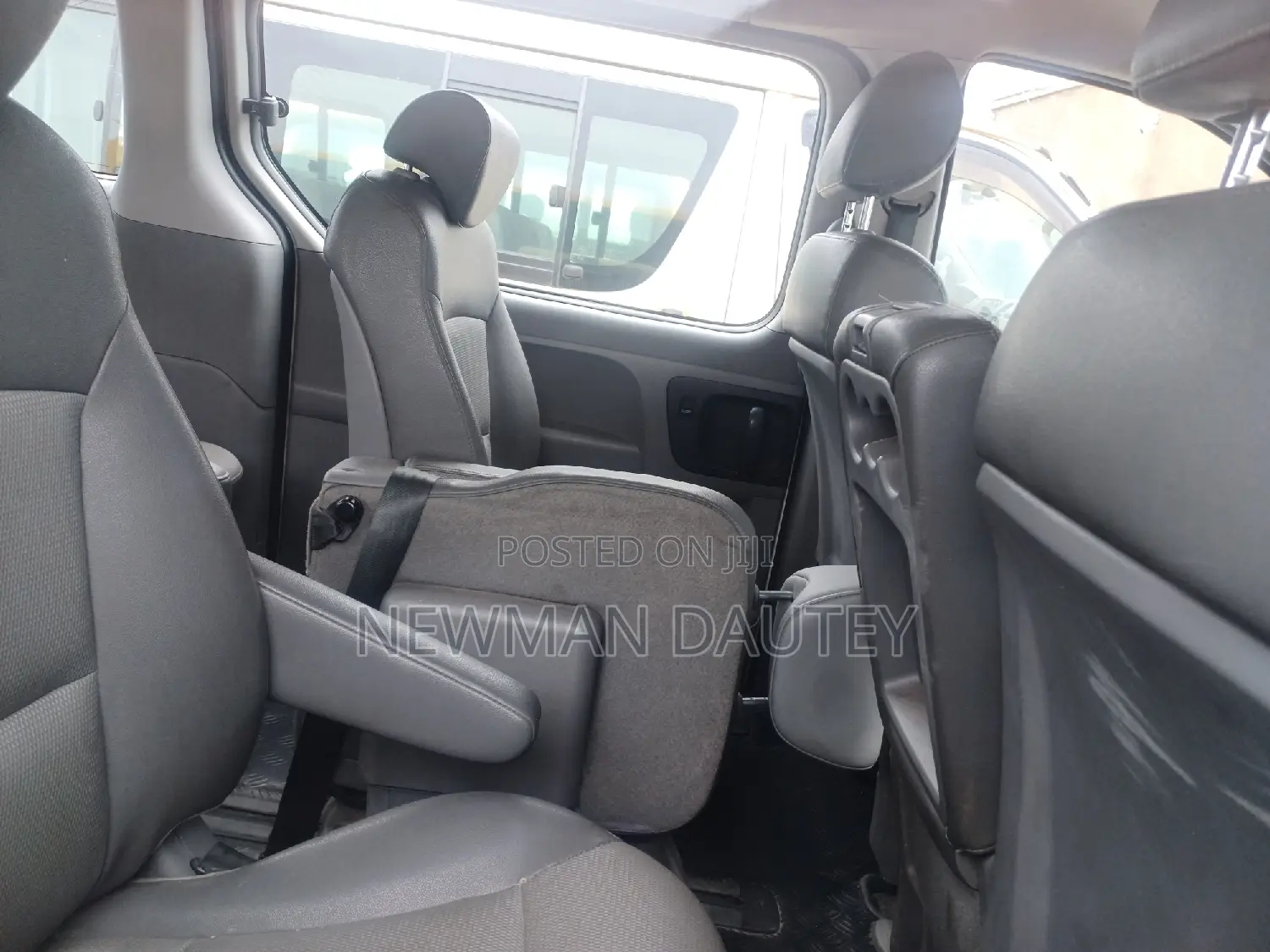 Hyundai Starex 2012 Yellow