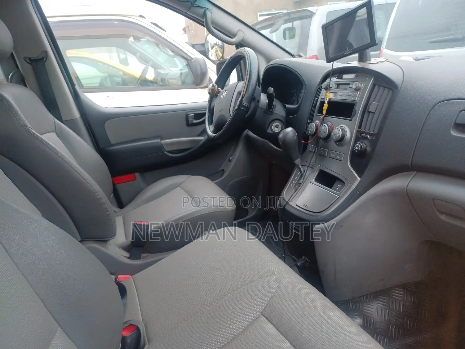 Hyundai Starex 2012 Yellow