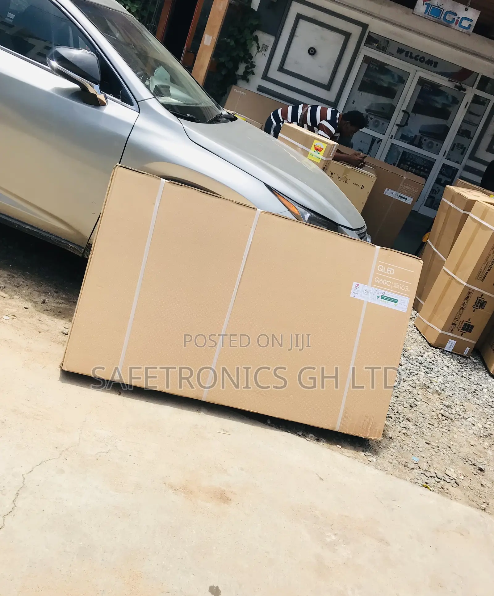 Smart (2023) Black Samsung 65 Inches Q60c Glossy Qled Tv