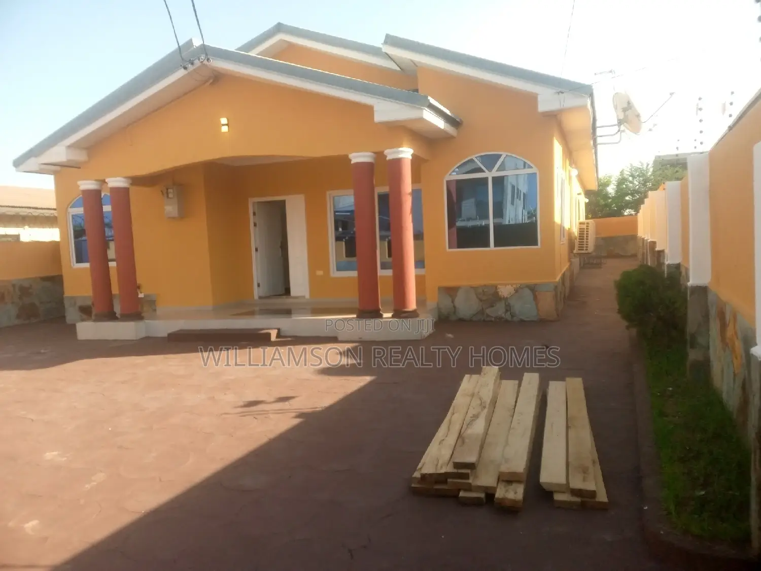 3bdrm House in Community 18 Area, Spintex for rent