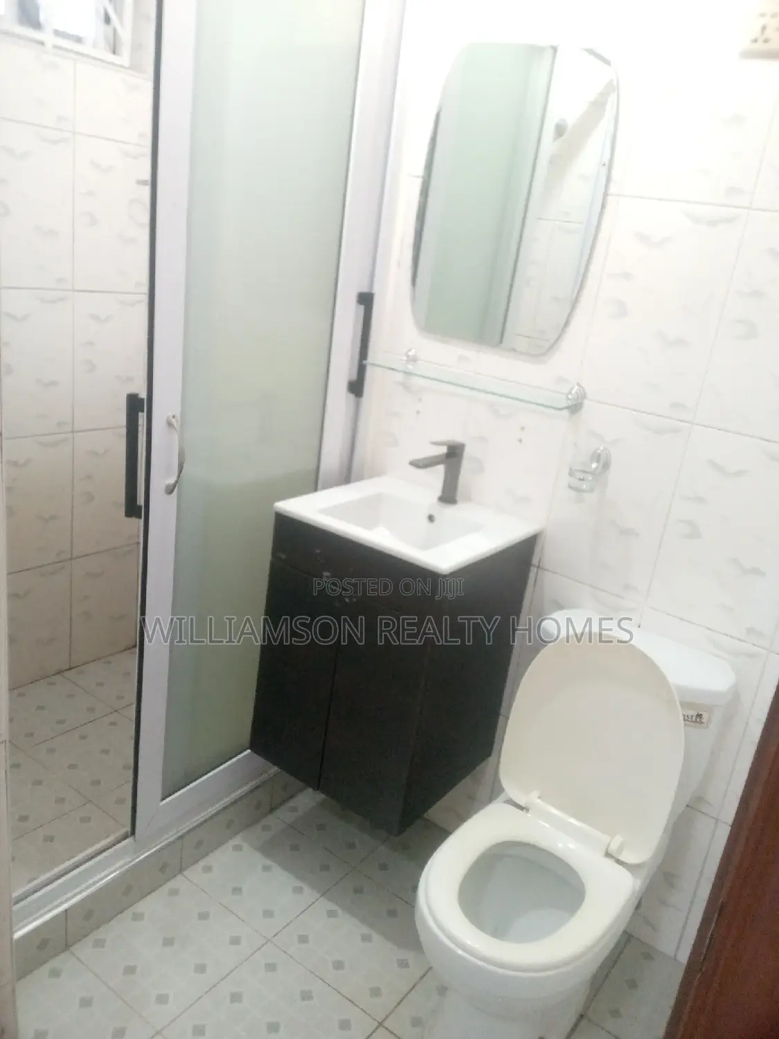 3bdrm House in Community 18 Area, Spintex for rent