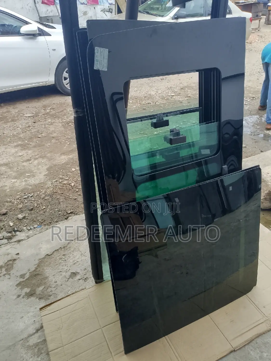 Side Glasses: Sprinter, D4d, Hiace, Stanbic, H100, H200, H1.