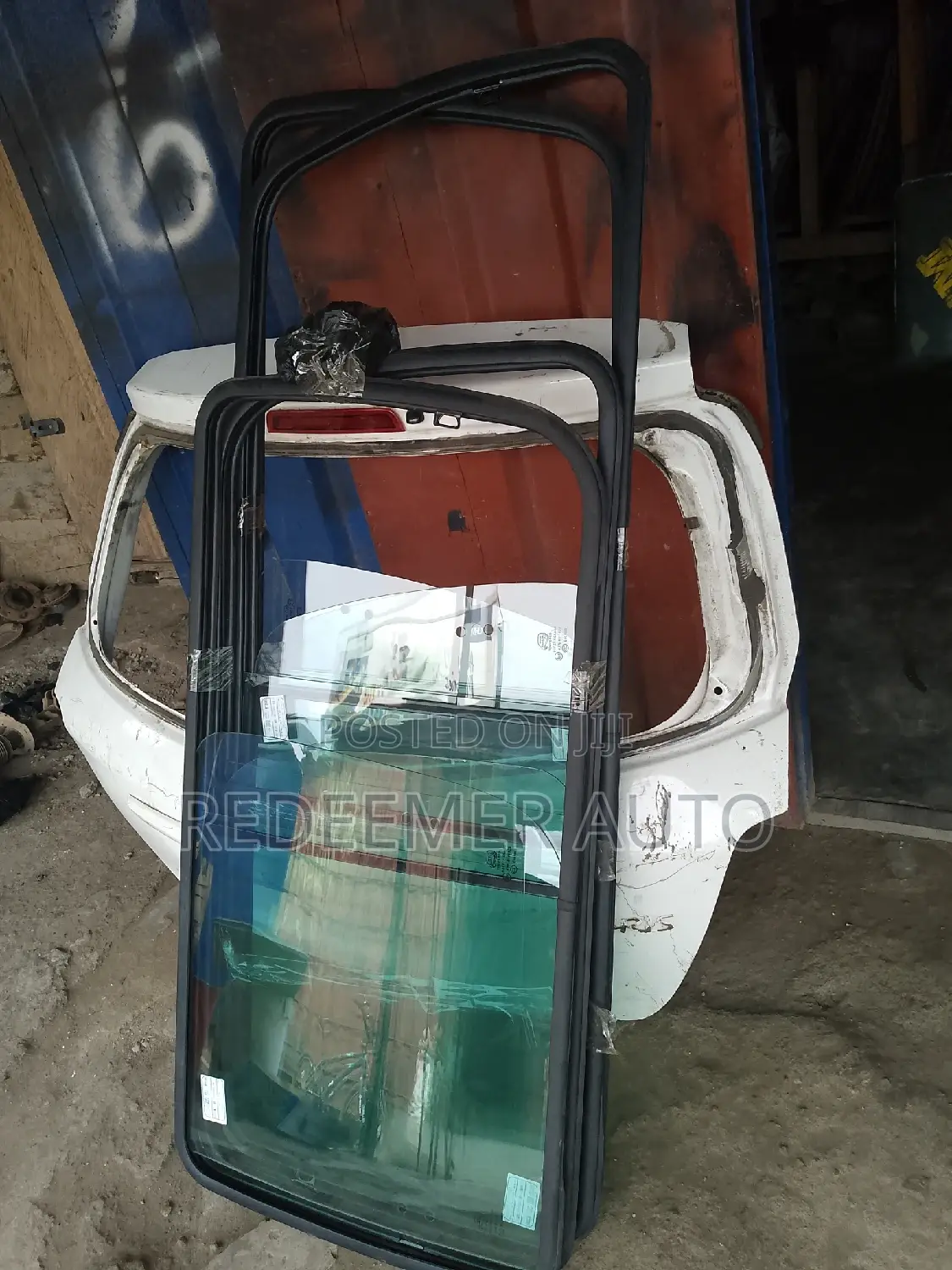 Side Glasses: Sprinter, D4d, Hiace, Stanbic, H100, H200, H1.