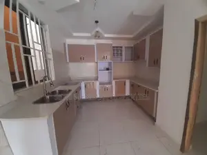 4bdrm House in Skm, Spintex for sale
