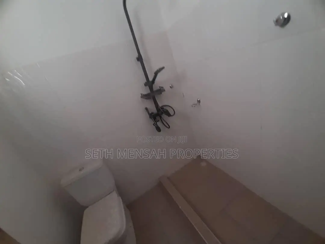 4bdrm House in Skm, Spintex for sale