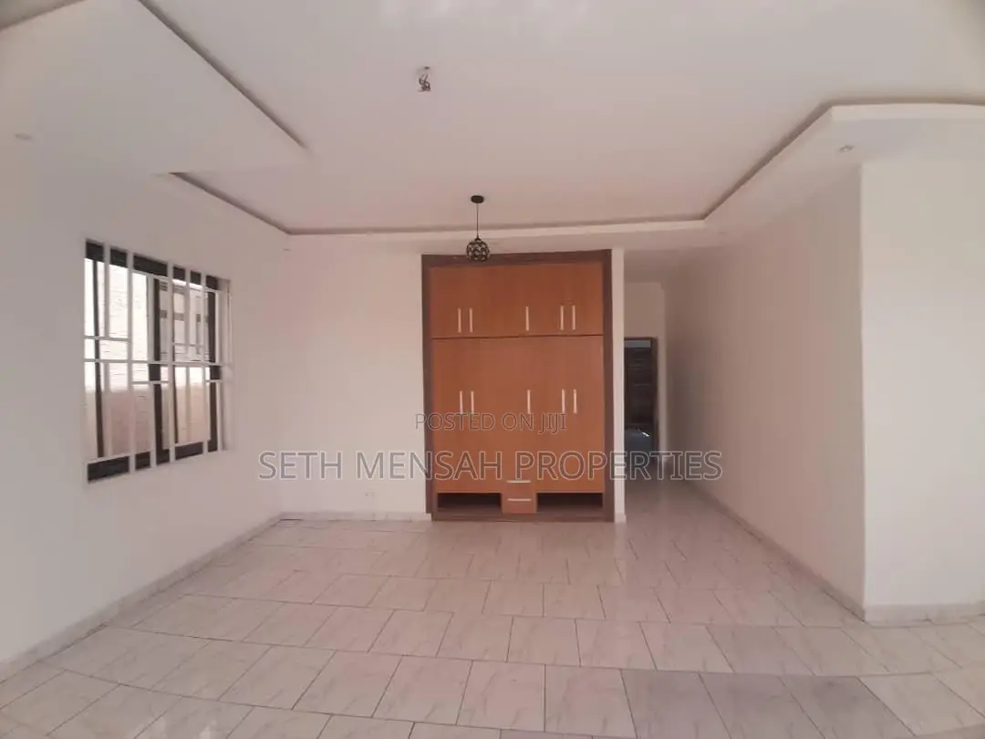 4bdrm House in Skm, Spintex for sale