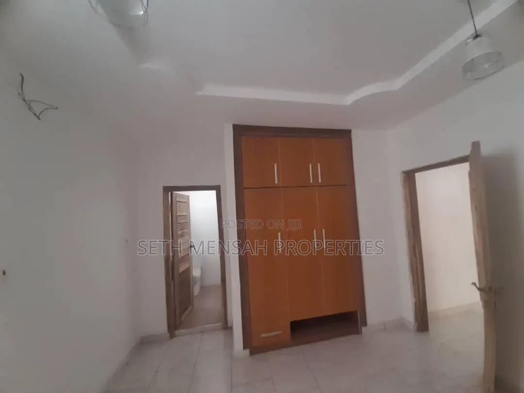 4bdrm House in Skm, Spintex for sale