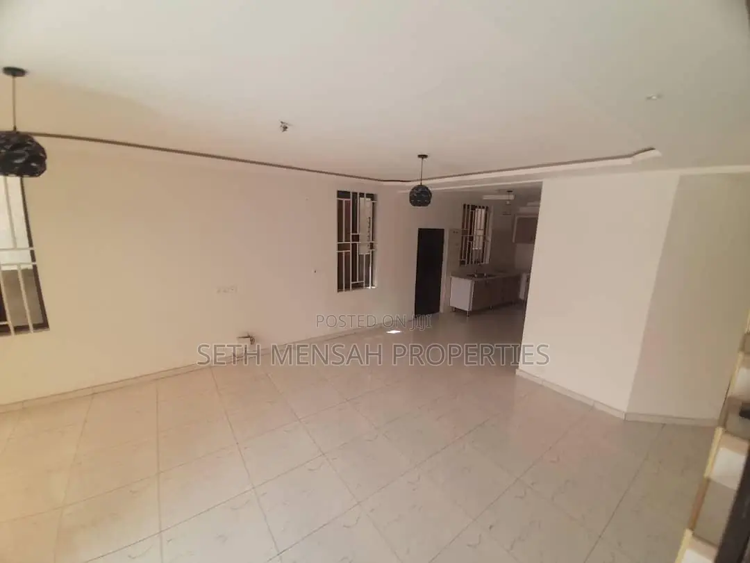 4bdrm House in Skm, Spintex for sale