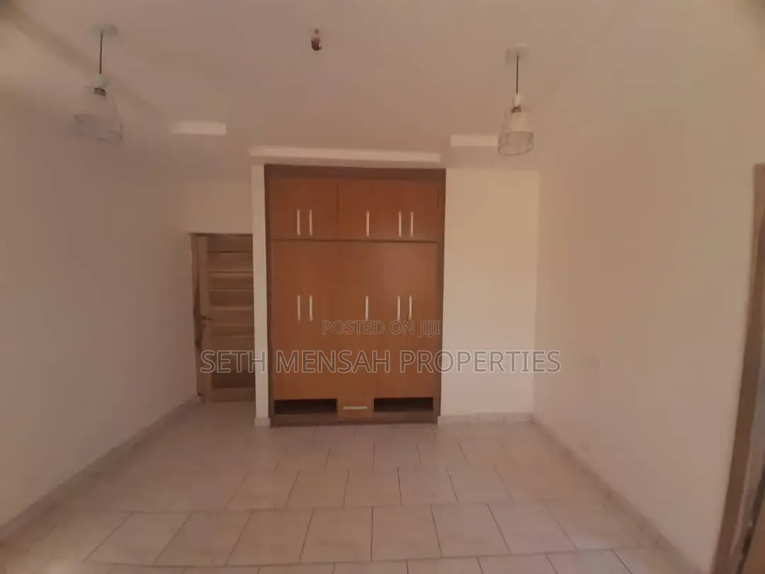 4bdrm House in Skm, Spintex for sale