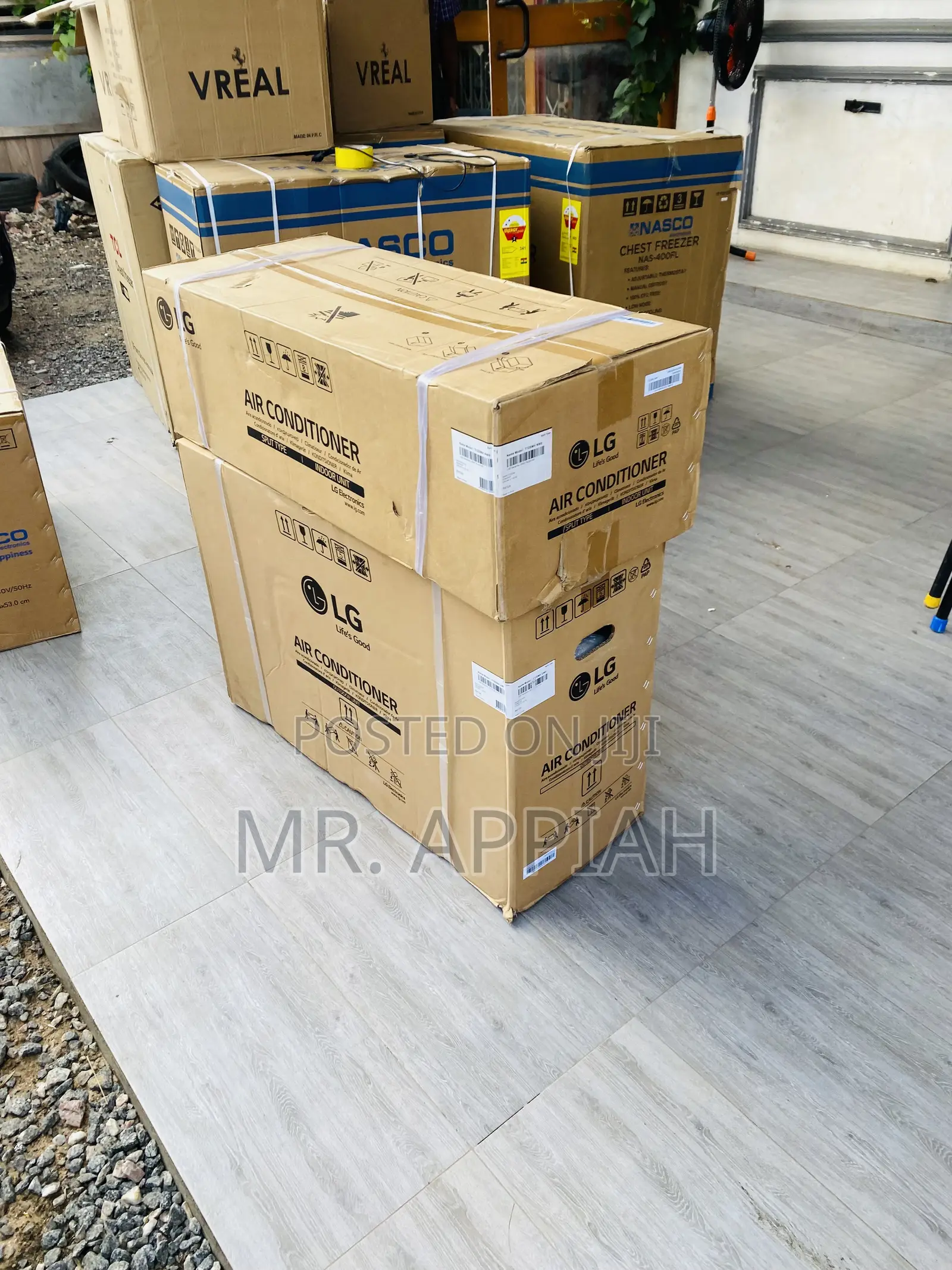 Split Type LG 1.5hp Air Conditioner(White)R410 Gas.
