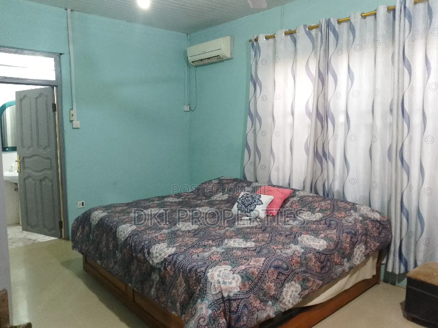12bdrm House in Dki Properties, Tema Metropolitan for sale