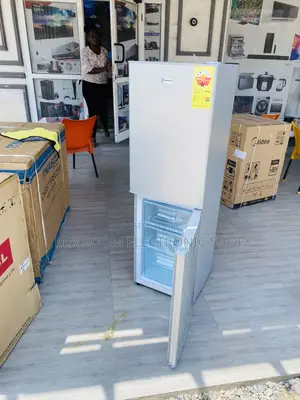Super Chilling Nasco Nasd2-20 Double Door Refrigerator.