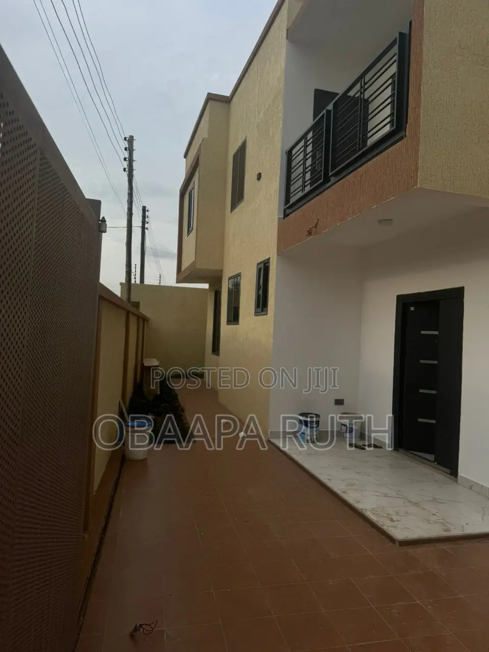 3bdrm Duplex in Adenta for sale