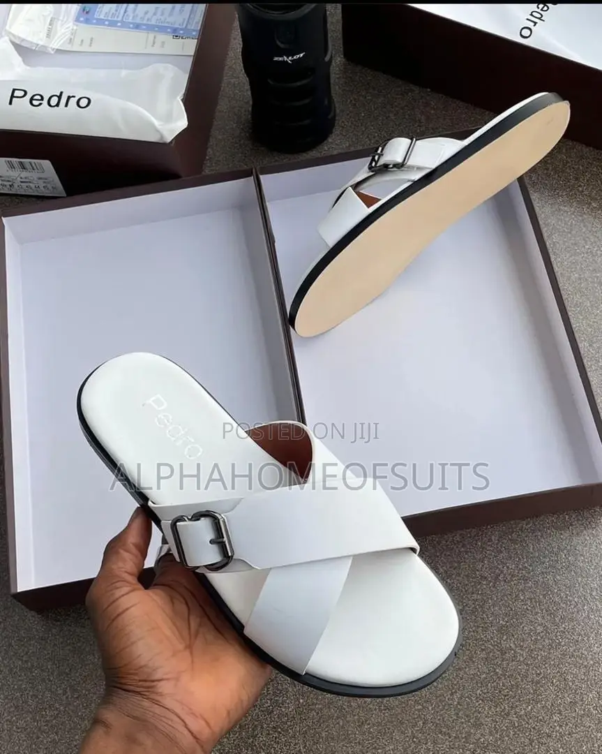 Hemes Slippers