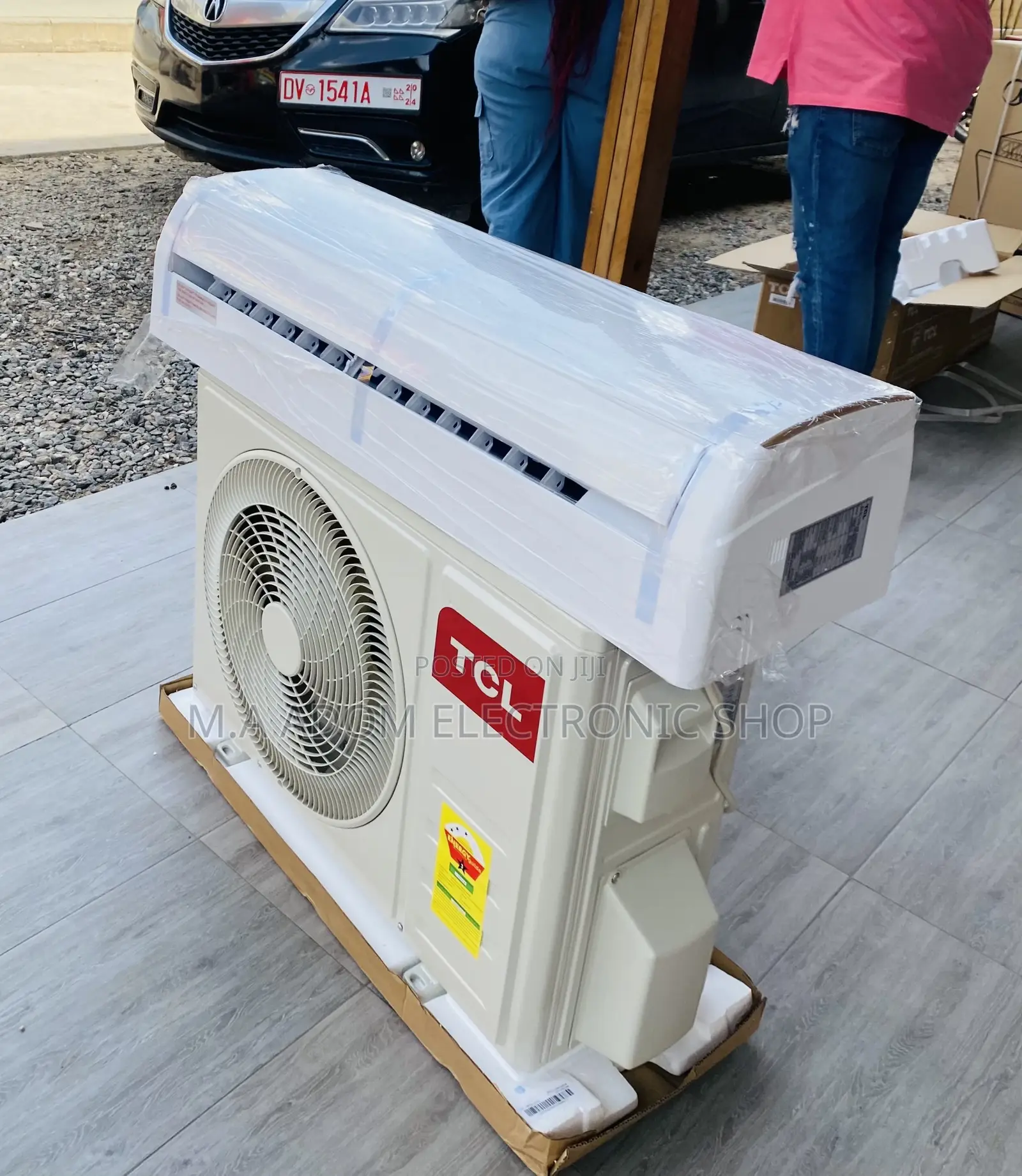 Sealed in Box TCL 2.5hp R410 Split Type Air Conditioner.