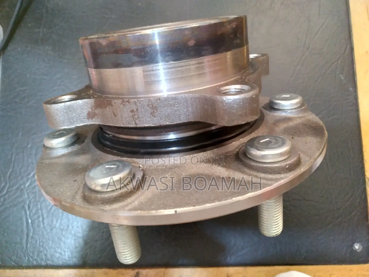 Mitsubishi Pajero Montero Front Hub
