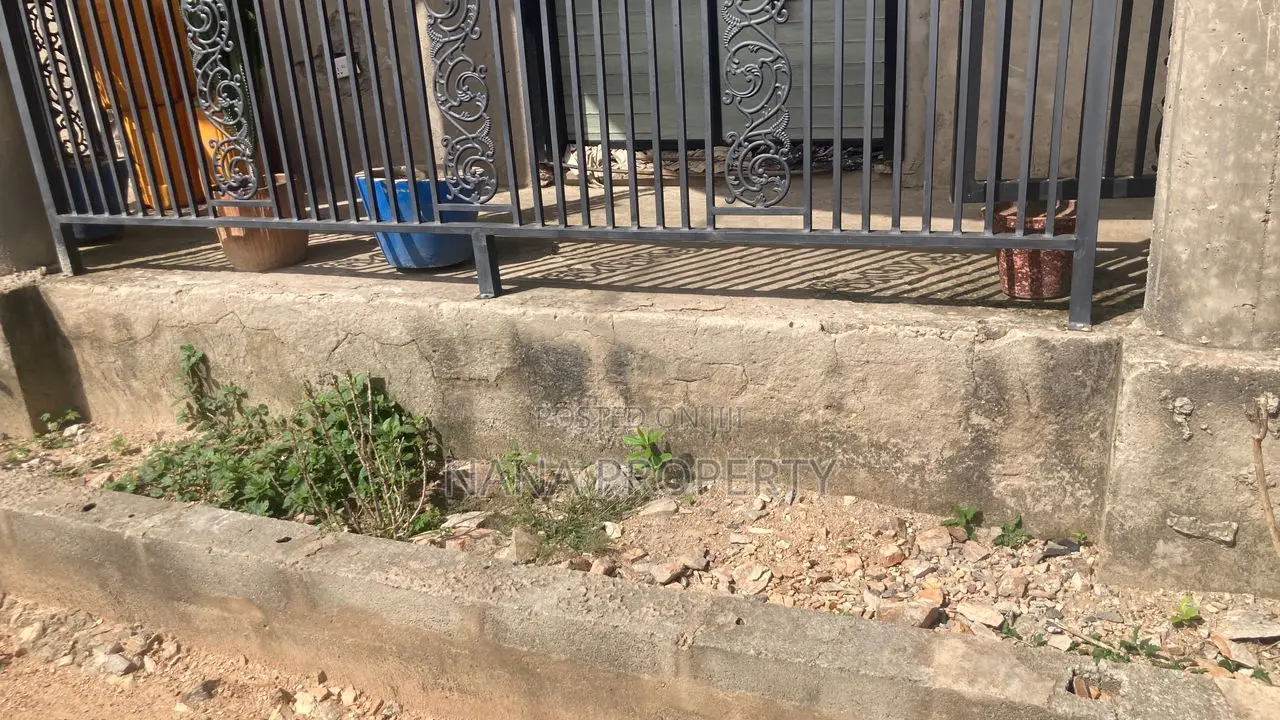 5bdrm House in Dodowa for sale
