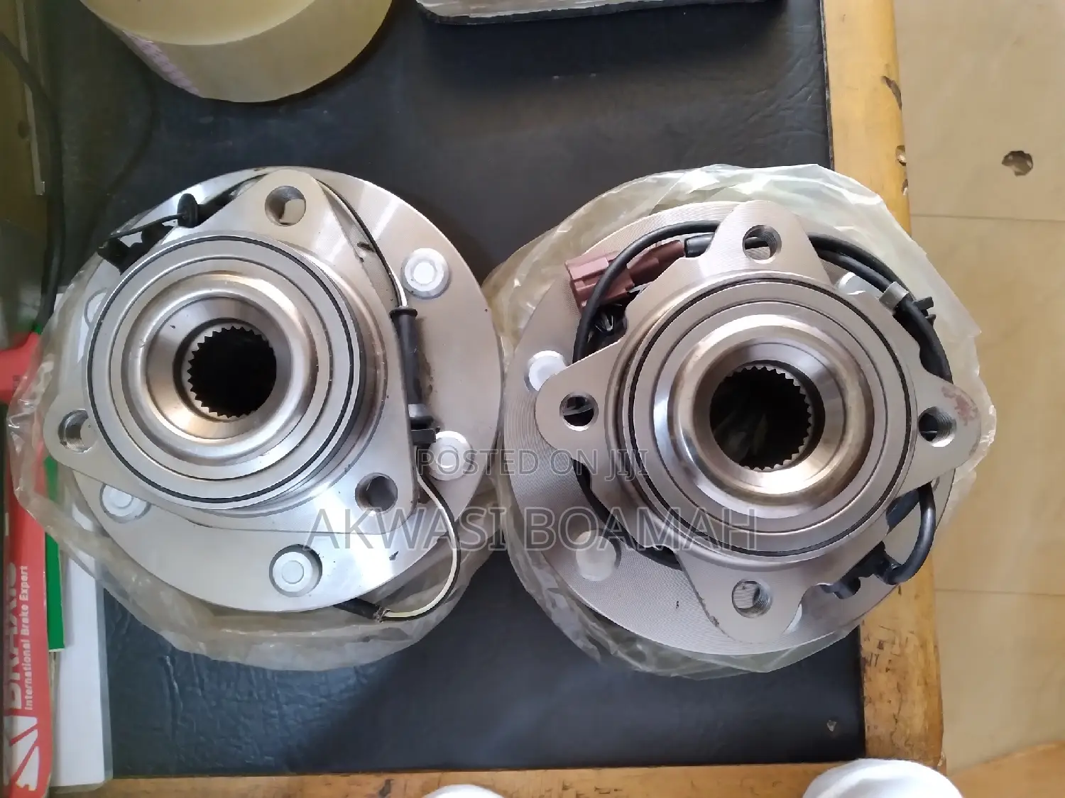 Nissan Armada 2004 -2012 Front and Back Hub 1pc