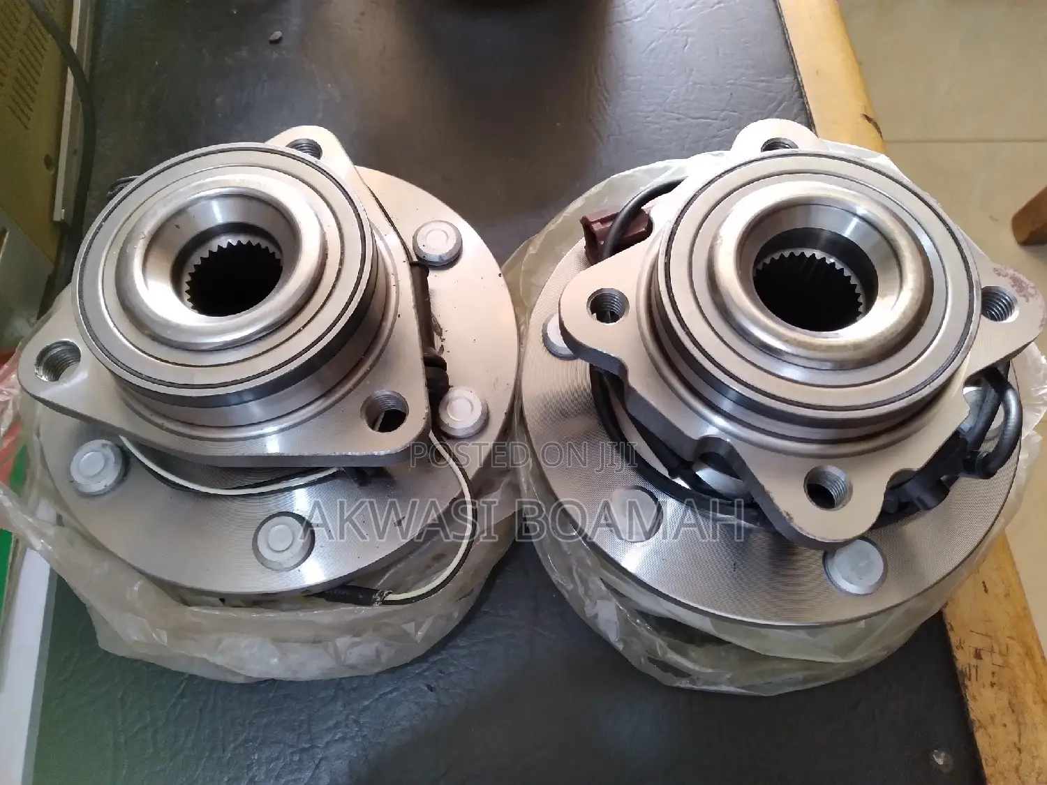 Nissan Armada 2004 -2012 Front and Back Hub 1pc