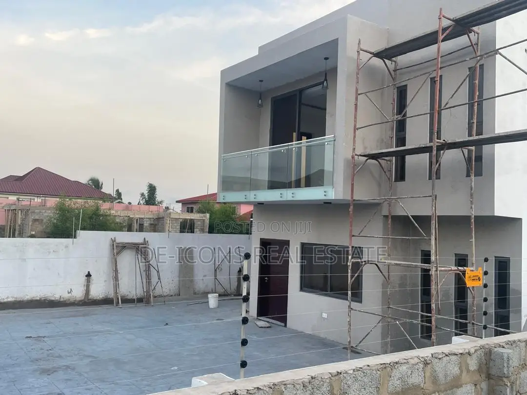 3bdrm Mansion in De-Icons Real Estate, East Legon for sale