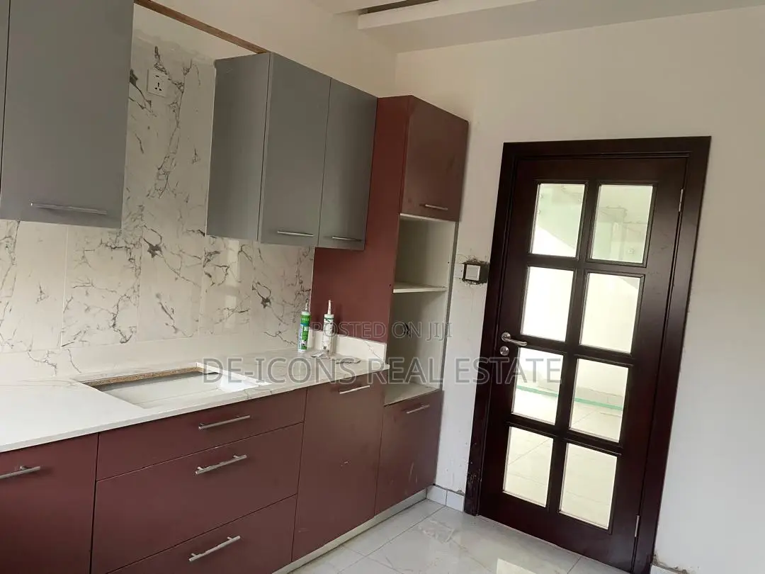 3bdrm Mansion in De-Icons Real Estate, East Legon for sale
