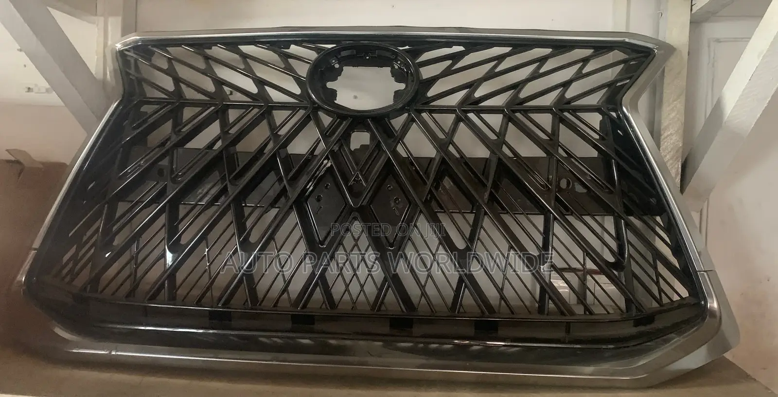 Lan Cruiser V8 Grill 2016-2021