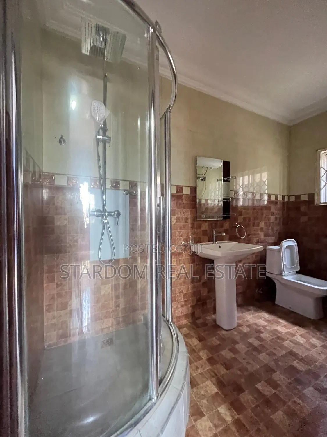 4bdrm Duplex in Adjiriganor for rent