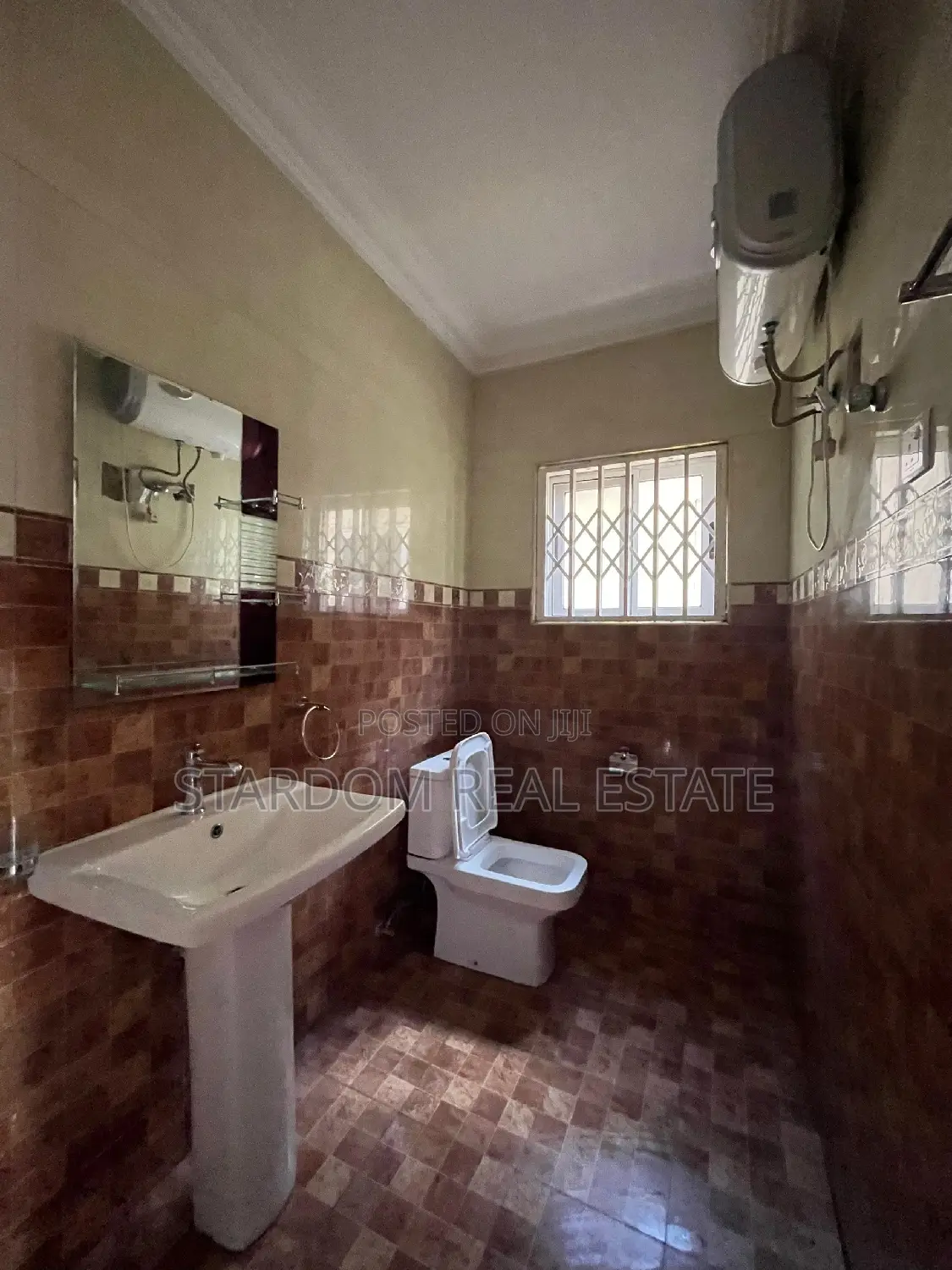 4bdrm Duplex in Adjiriganor for rent
